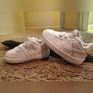 Cute Baby White Nike Air Force One Crib Sneakers Size 2